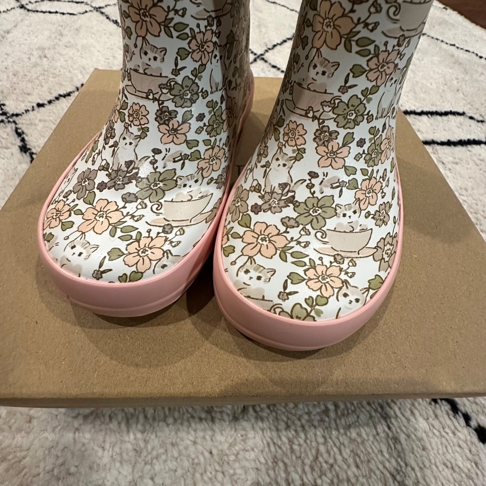 Jamie Kay boots BOGS Ugg 7c - Picture 2 of 9
